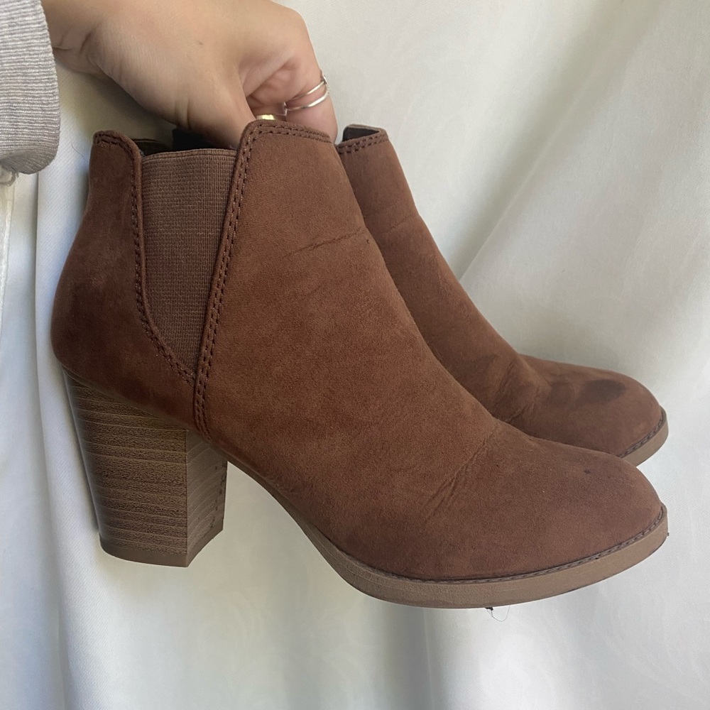 BROWN BOOTIES